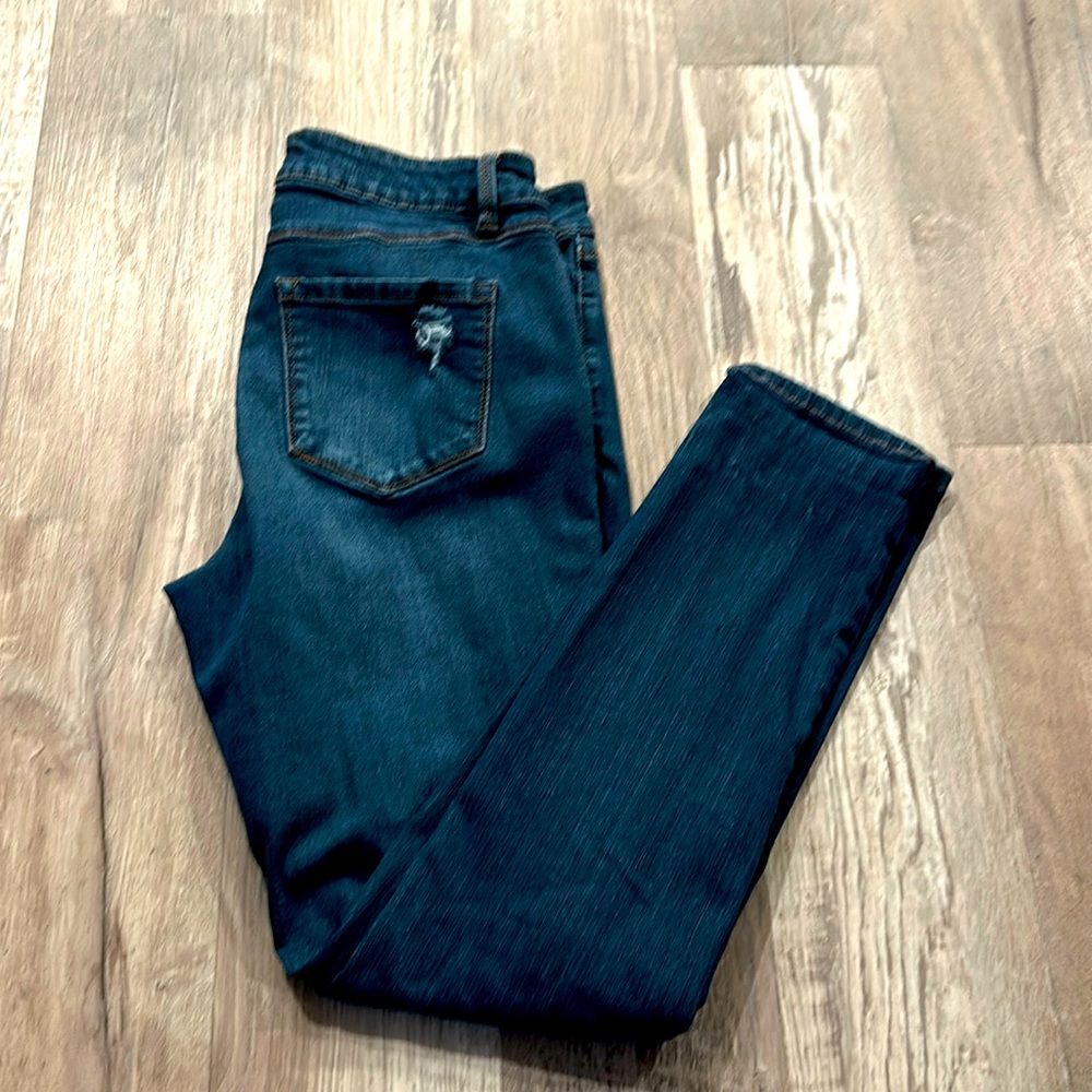 Artisan NY skinny jeans size 10. In good condition!